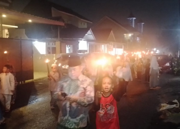 Pawai Obor DKM Al Husna GSP Cirebon Semarakkan Tarhib Ramadan 1447 H