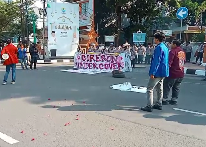 Balai Kota Cirebon Memanas, Mahasiswa Demo Tuntut Klarifikasi Hubungan Wali Kota dan Wakilnya
