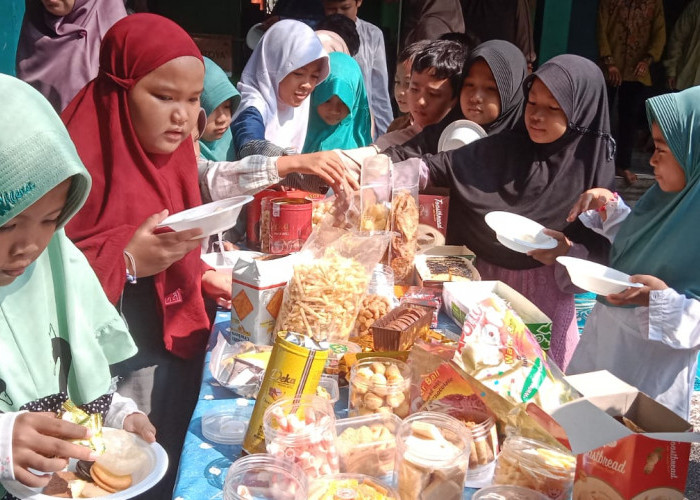 Halal bi Halal, SD Peradaban Global Quran Bertukar Kue Lebaran di Hari Pertama Masuk Sekolah 