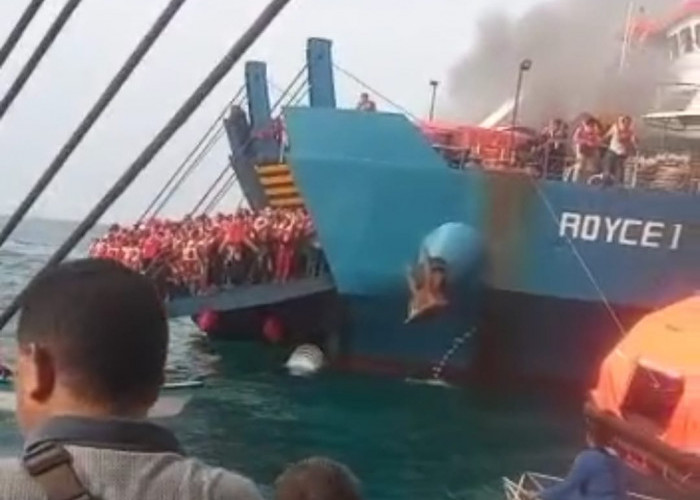 Angkut Ratusan Penumpang, Kapal Feri Royce 1 Tujuan Pelabuhan Bakauheni Terbakar di Selat Sunda
