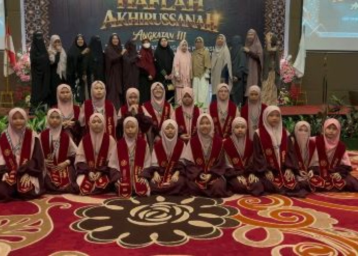 44 Santri Angkatan III SDIT Tahfizh Sabilul Qur'an Kota Cirebon Diwisuda, Menjadi Generasi Qur'ani Berprestasi