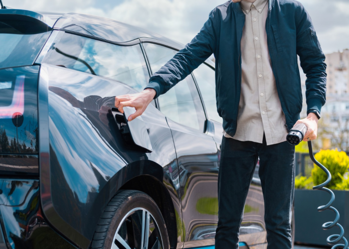Mobil Hybrid vs Mobil Listrik 2026, Mana yang Lebih Irit untuk Harian?