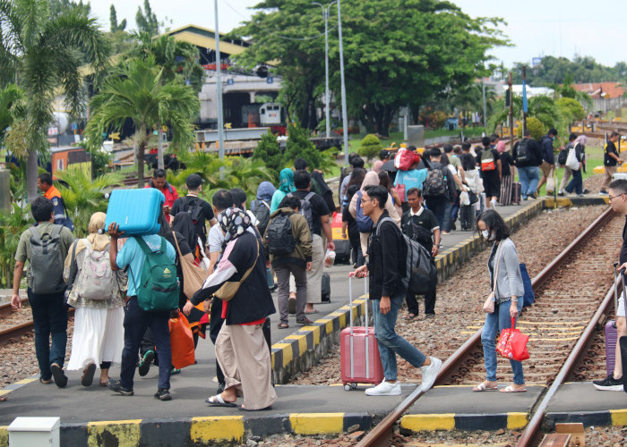 Sambut Ramadan, 11.471 Pemudik Kereta Api Turun di Stasiun Kejaksan Cirebon