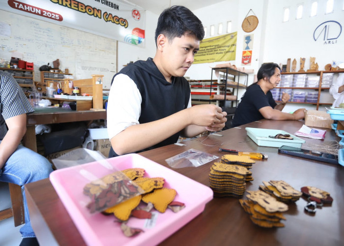 Jamkrindo Perkuat Akses Pembiayaan UMKM, Pengrajin Kulit Cirebon Rasakan Dampaknya