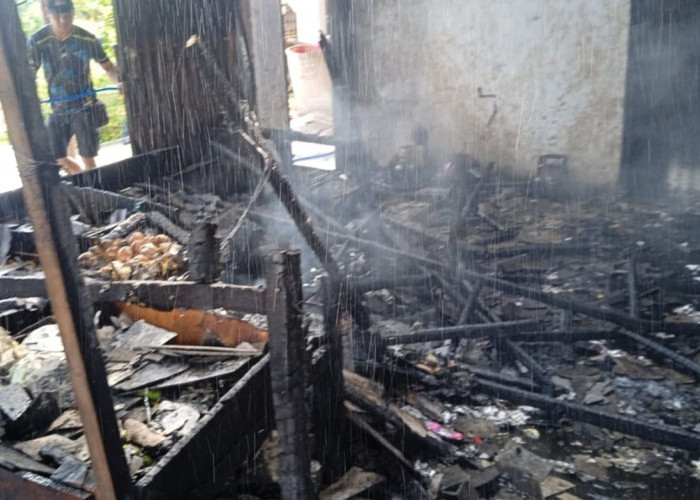 Kebakaran Rumah di Indramayu Jumat Pagi, Api Dipicu LPG dan BBM di Warung