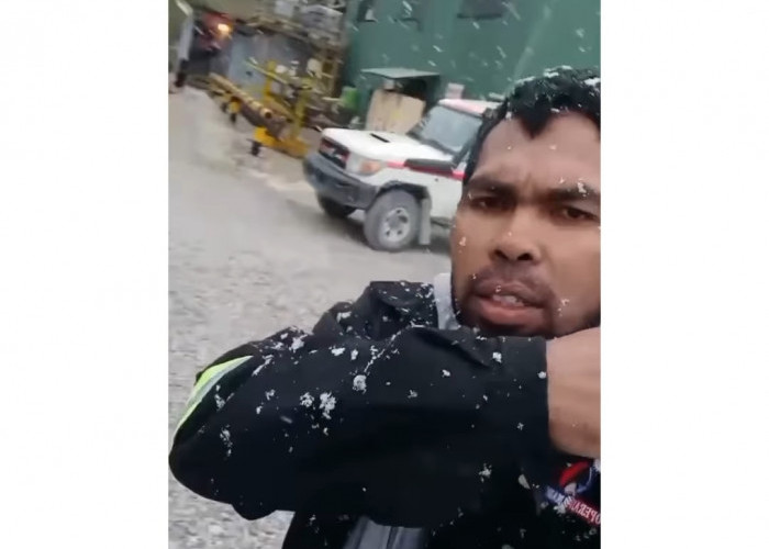 VIRAL! Hujan Salju di Grasberg Papua, Diabadikan Pekerja PT Freeport