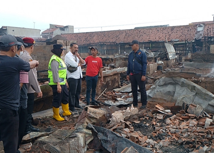 Polresta Cirebon Olah TKP Pasar Lemahabang Kulon Pasca Kebakaran, Amankan Sejumlah BB