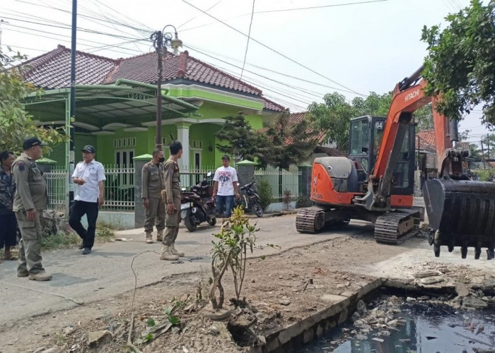 Cegah Banjir, Pemkab Cirebon Tertibkan Bangunan Liar di Saluran Irigasi AW 7