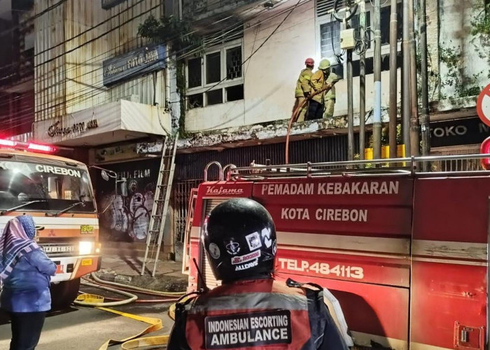 Si Jago Merah Melahap Toko di Pasuketan Cirebon, Begini Keterangan Saksi Mata 