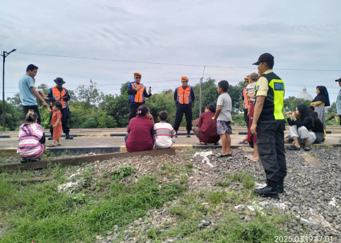 Libur Sekolah, KAI Daop 3 Cirebon Minta Orang Tua Awasi Anak Agar Tak Bermain di Rel
