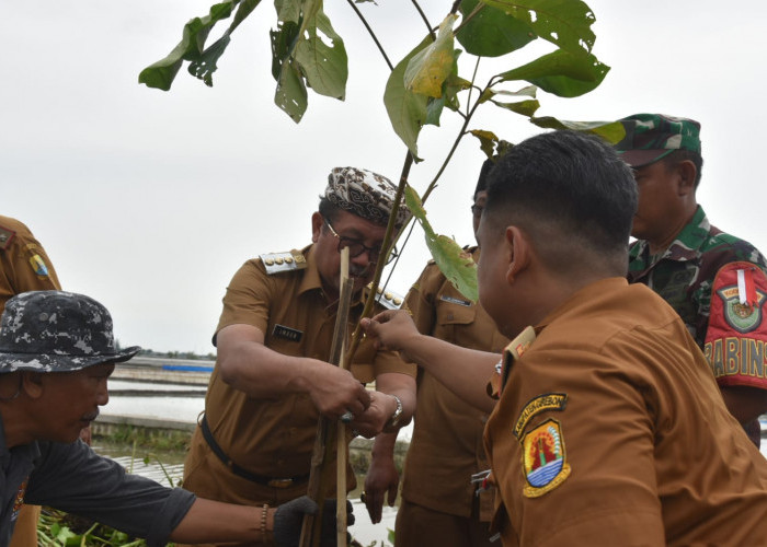 Gotong Royong Karya Bakti Bersihkan Sungai Sigranala, Bupati Imron  Kolaborasi dengan Kodim 0620 