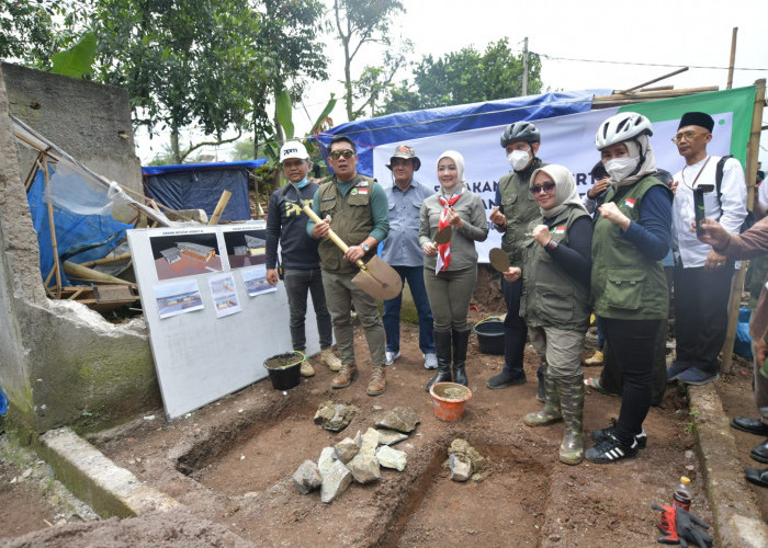 Ridwan Kamil Lakukan Peletakan Batu Pertama Fasilitas Umum di Desa Rancagoong