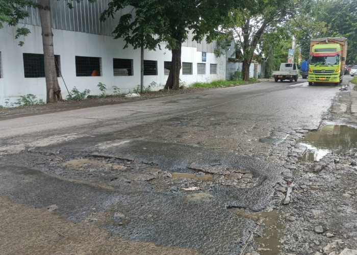 Jalan Rusak Merebak di Kota Cirebon, DPUTR Diminta Bergerak Cepat