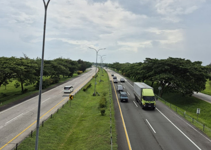 H-4 Natal 2025, Lalu Lintas Tol Cipali Arah Cirebon Melandai, Kendaraan Turun 25 Persen