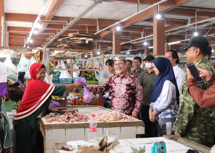 Pantau Pasar Gebang dan Losari, Bupati Cirebon Sebut Lonjakan Harga Masih Terkendali