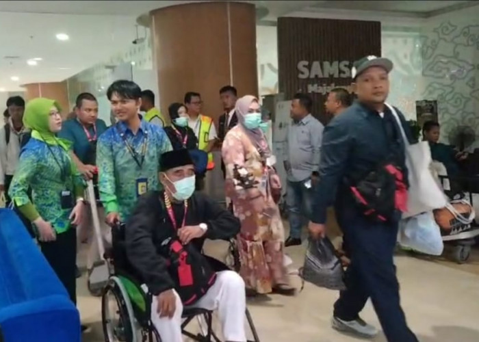 Abu Vulkanik Anak Krakatau Ganggu Penerbangan, Ini Instruksi Kemenhaj untuk PPIU