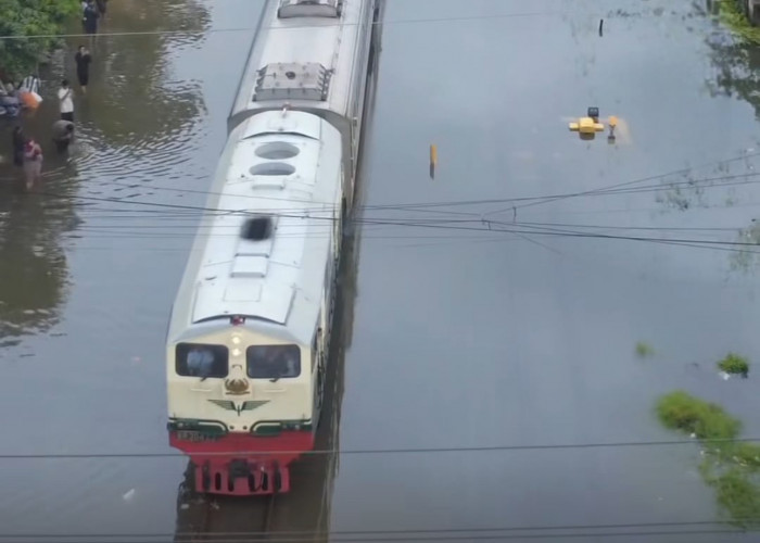 Rel Terendam Banjir, 28 KA Gagal Berangkat, 7 KA Harus Memutar