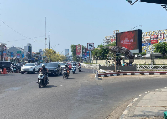 Sekda Apresiasi Tugu Udang Dari Knalpot 