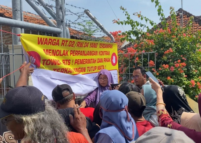 Warga Pancuran Barat Cirebon Demo Tower BTS, Gerbang Digembok dan Minta Dibongkar