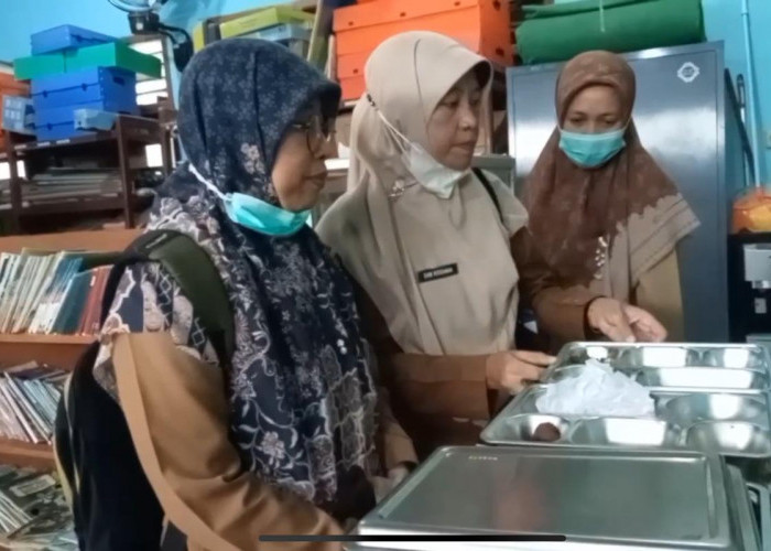 Wali Murid Temukan Ulat dan MBG yang Diduga Basi di SDN Argapura Cirebon, Beruntung Belum Dikonsumsi Siswa