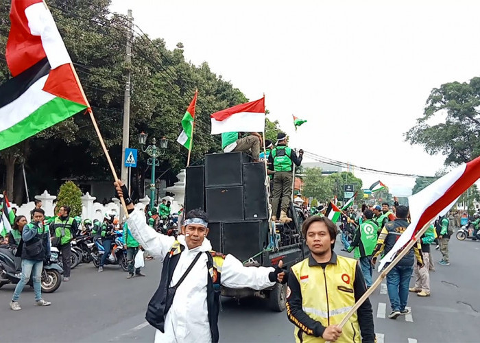700 Ojol Cirebon Ikut Aksi Damai Peduli Palestina, Orasi di Depan KFC dan McDonald's 