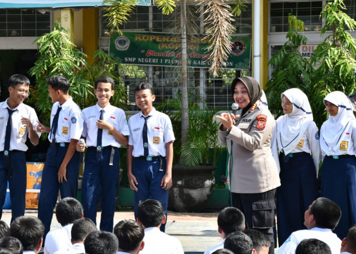 Beri Edukasi Hukum di Kalangan Pelajar, Polresta Cirebon Gelar Police Goes To School di SMP Negeri 1 Plumbon