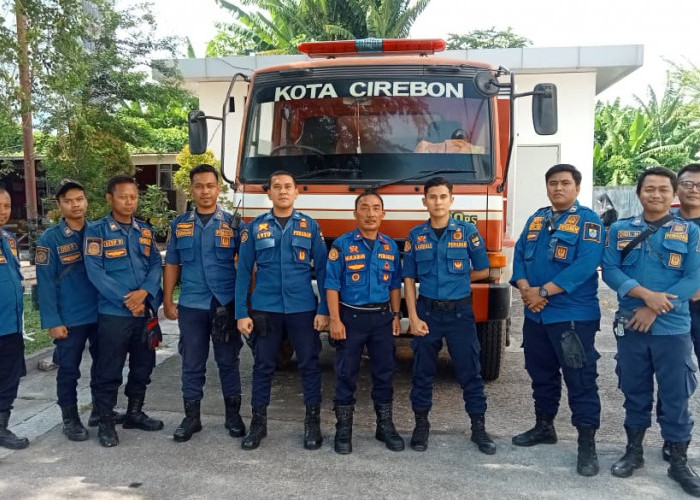 Pantauan 1 September 2025, Damkar Siaga di Halaman Balaikota Cirebon 