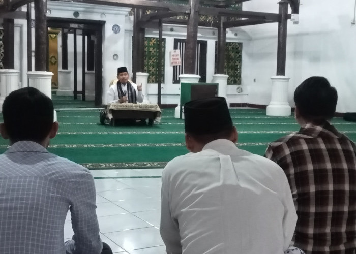Purnawirawan Jenderal Polisi Jadi Penceramah Ramadan di Cirebon, Ajak Umat Perbanyak Sedekah