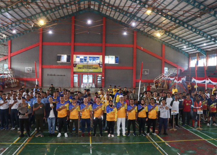 18 Tim Bertanding di Turnamen Voli Antar Instansi yang Digelar Polresta Cirebon Untuk Meriahkan Hari Bhayangka