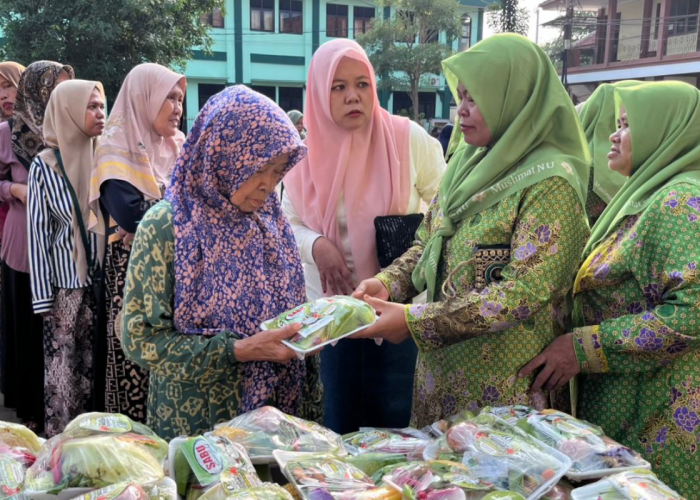 Peringati 10 Muharram, 650 Paket Sayuran Dibagikan untuk Warga