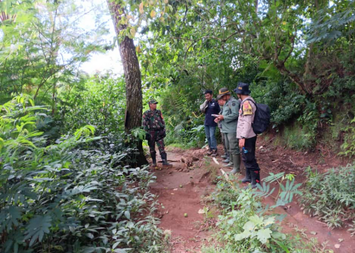 Patroli hingga ke Gunung Ciremai, Anggota Polsek Cikijing Lacak Pemburu Satwa Liar 