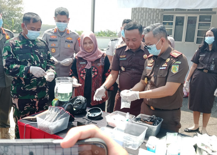 Kejari Indramayu Musnahkan Barang Bukti Perkara Inkracht, Sabu dan Obat Keras Mendominasi