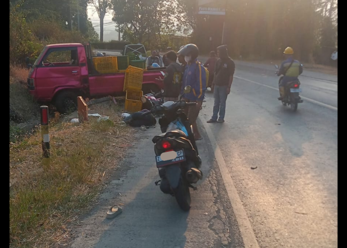 Kecelakaan di Gronggong, Pick Up Oleng Tabrak Motor, Korban Luka Berat