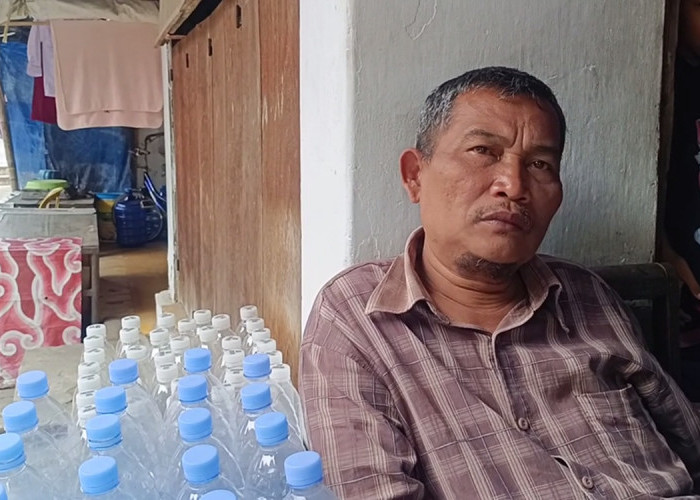 Ziarah Ramai, Penjualan Sepi: Potret Pedagang di Makam Buyut Trusmi Cirebon