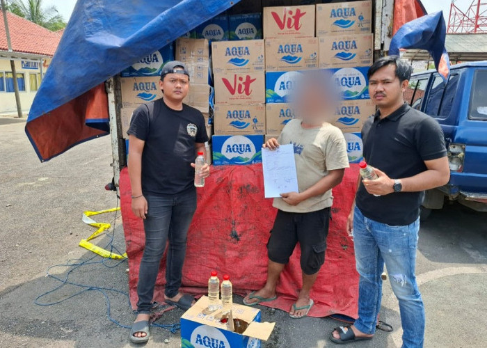 Diangkut Pakai Truk dari Solo, 9.600 Botol Miras Diamankan di Indramayu 