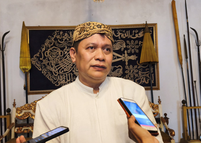 Sandy Tumiwa Dipercaya Jadi Staf Khusus Pangeran Kuda Putih, Patih Sepuh: No Comment!