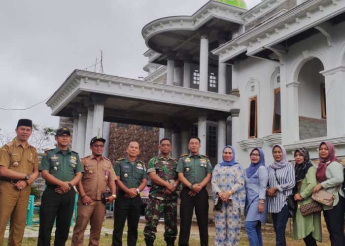 Pemilik Rumah Mewah Menghadap Kuburan di Kuningan, Ternyata Seorang Anggota TNI