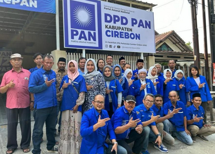 Baru Satu Minggu Menjabat, Abah Qomar Resmikan Kantor baru PAN Cirebon dan Salurkan Bantuan untuk Caleg
