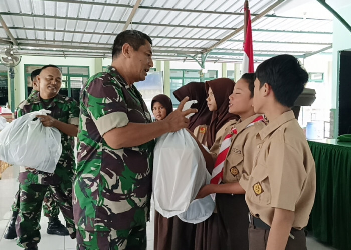 Berkolaborasi! Kodim 0614 Berikan Bantuan Spesial untuk Pelajar SMPN 9 Kota Cirebon