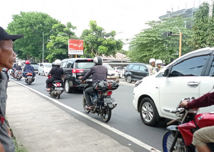 Jalur Cirebon-Kuningan Macet di Beberapa Titik, Jalan Lingkar Timur Belum Dibuka