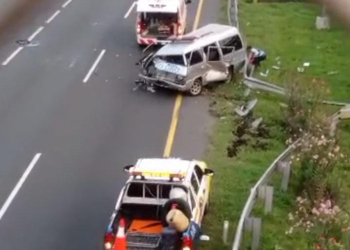 Ambulans Kecelakaan di Tol Palikanci Cirebon, Sopir Luka Berat