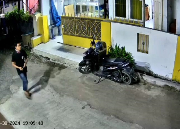 Maling Motor Terekam CCTV di Gunung Jati Kabupaten Cirebon, Ini Sosoknya 