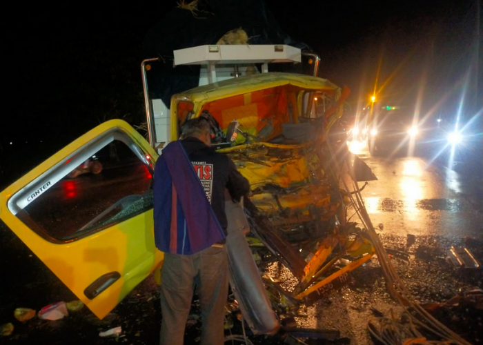 Kecelakaan di Cirebon Tadi Malam, 2 Orang Pria Dilarikan ke RSD Gunung Jati