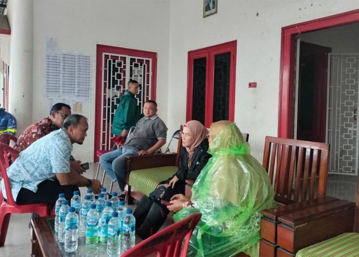 Gercep, Bupati Nina Meninjau Lokasi yang Diterjang Angin Puting Beliung  di Indramayu
