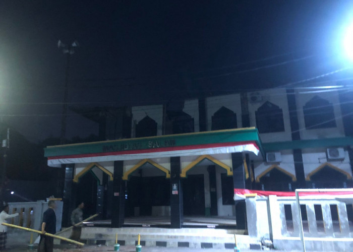 Atap Masjid As Salam Perum Rinjani Cirebon Ambruk, Diduga karena Terpaan Angin Kencang