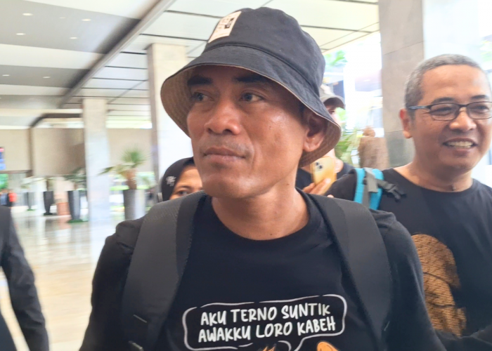 Akhirnya Mas Botok Masuk Gedung DPR, Kaus Bergambar Garuda dan Pesannya Jadi Sorotan