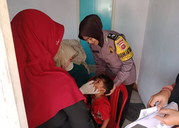 Polsek Sukahaji Pantau Pelaksanaan Imunisasi Polio 