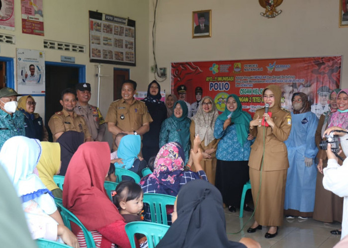 Sambangi Desa Matangaji, Wabup Ayu Tinjau Pelaksanaan PIN Polio dan Edukasi Stunting