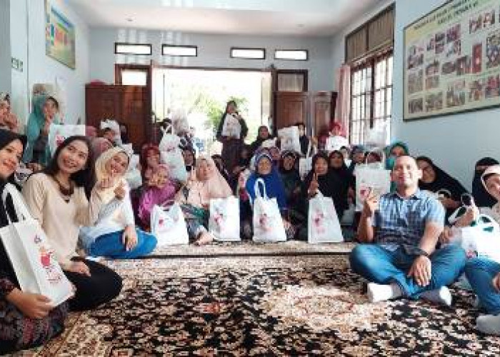 MMKSI Berbagi Kasih di Momen Idul Adha Bersama Para Lansia di Jakarta