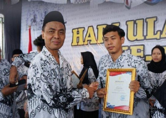 Ketua DPRD Kota Cirebon Ruri Tri Lesmana Mengapresiasi Peran Guru 